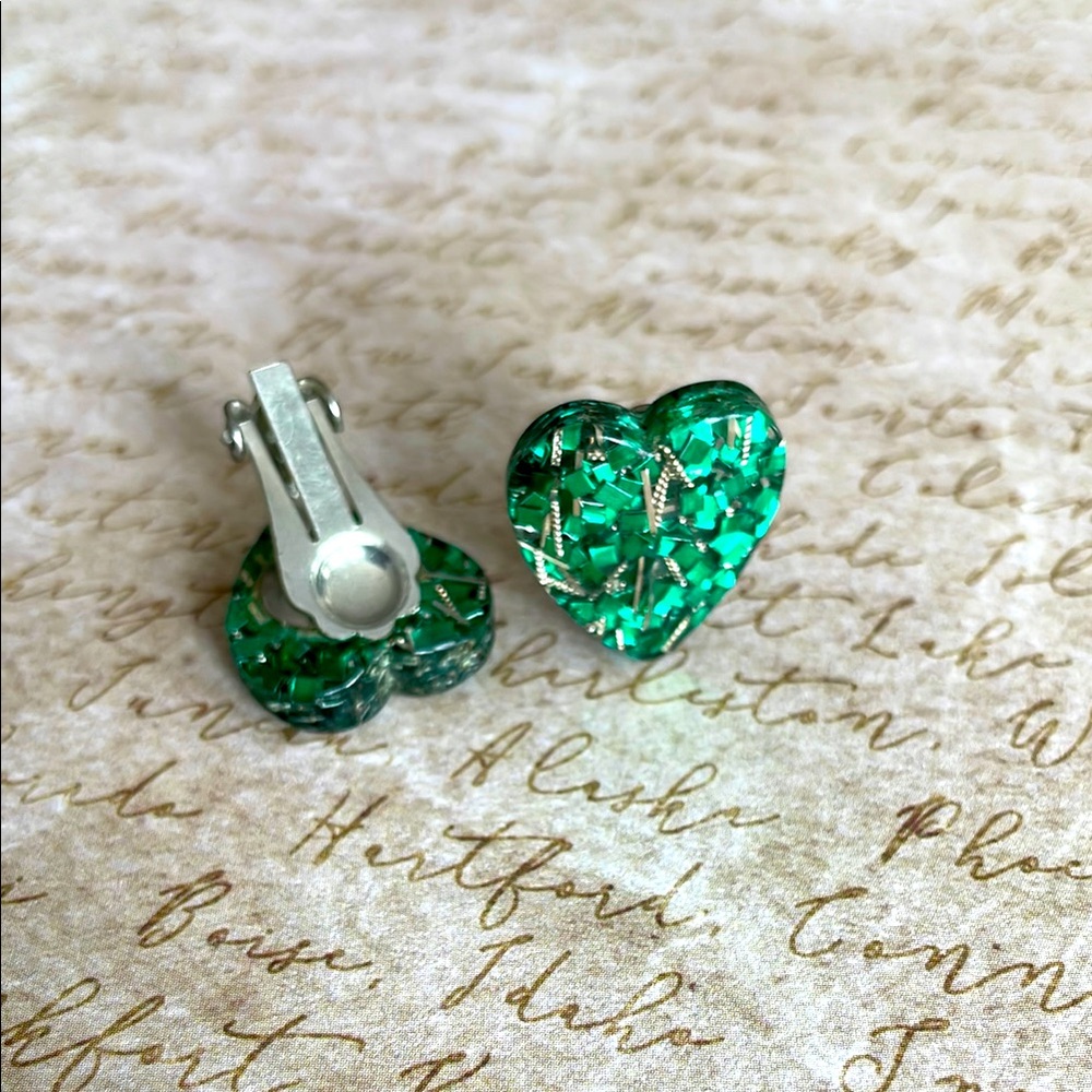 Heart-Shaped Green Confetti Glitter Lucite Vintage Clip-On Earrings